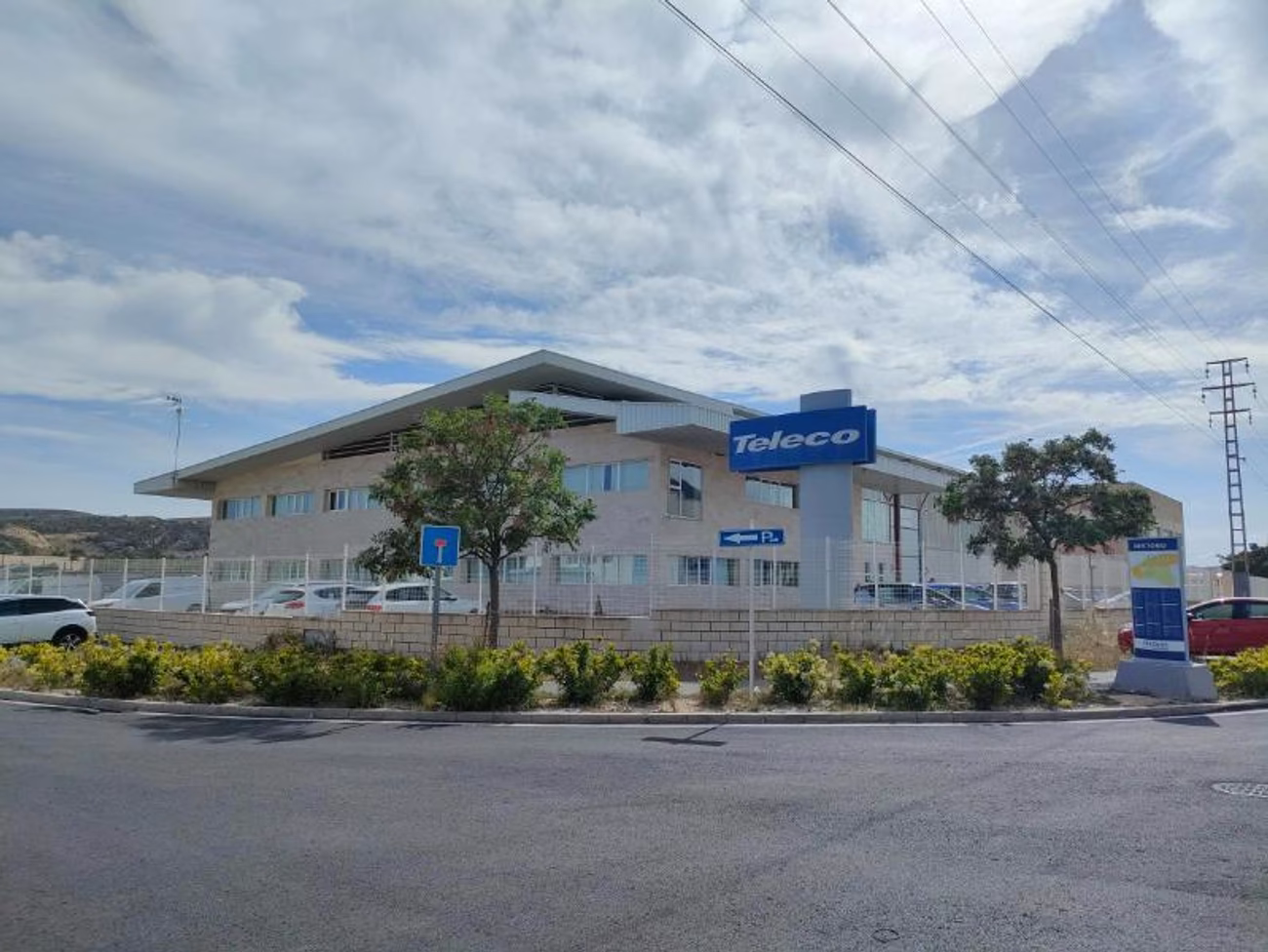 PARCELA CON NAVE INDUSTRIAL EN ALICANTE