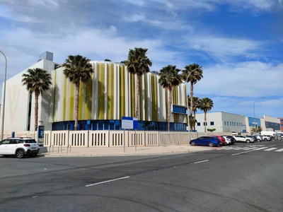 DOS NAVES INDUSTRIALES: OFICINAS Y ALMACEN